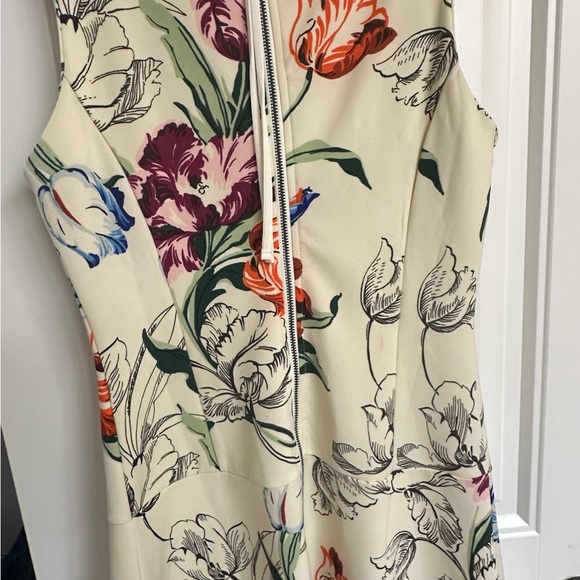 Used - Picture 2 of 5